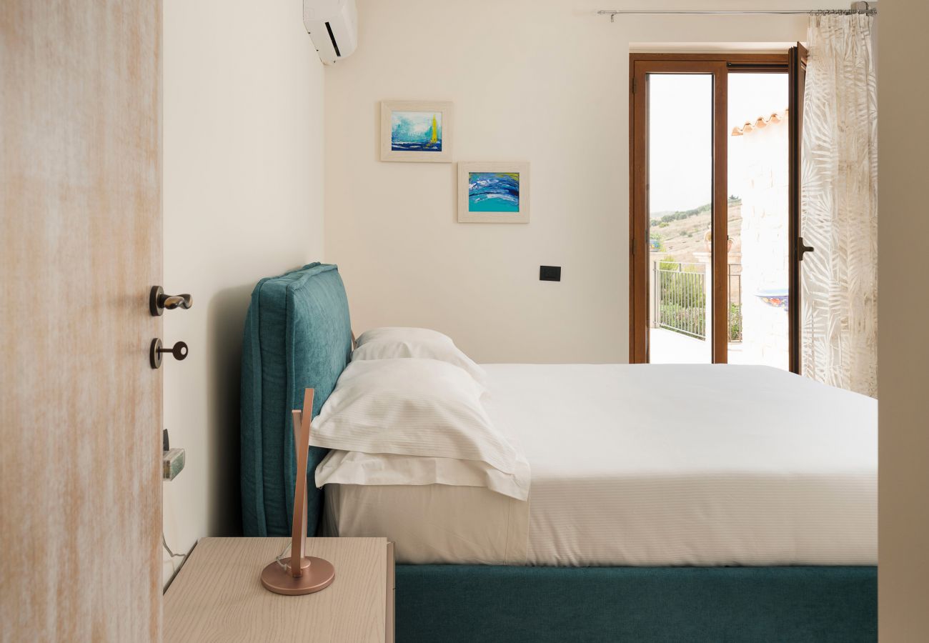 Villa a Montallegro - Villa con piscina, mare a piedi, Bovo Marina
