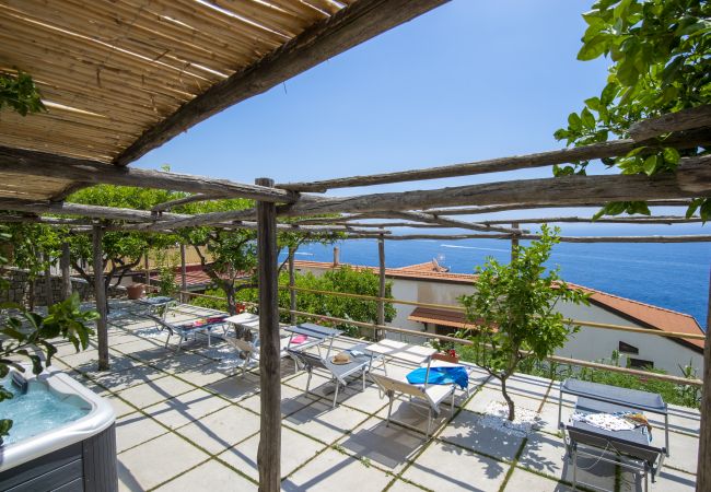 Casa a Praiano - Casa Il Riccio - Casa con giardino e panorama mozzafiato Casa a Praiano - Casa Il Riccio - Casa con giardino e panorama mozzafiato