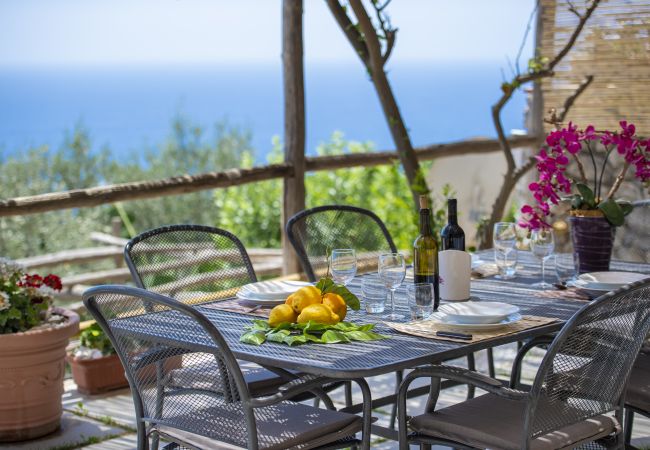 Casa a Praiano - Casa Il Riccio - Casa con giardino e panorama mozzafiato