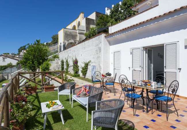 Casa a Praiano - Villa Euriclea - L'eleganza mediterranea nel cuore di Praiano Casa a Praiano - Villa Euriclea - L'eleganza mediterranea nel cuore di Praiano