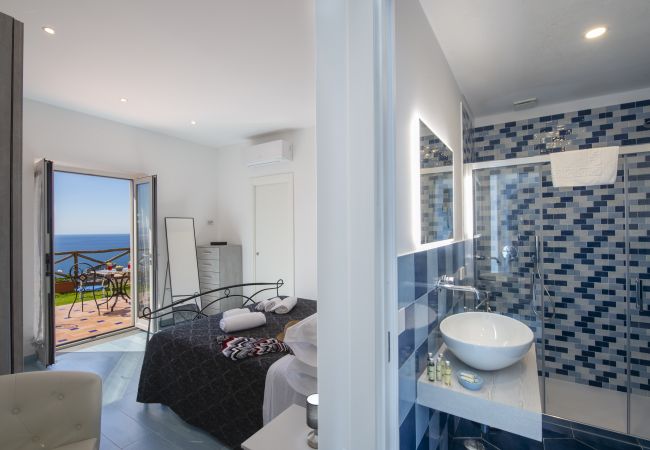 Casa a Praiano - Villa Euriclea - L'eleganza mediterranea nel cuore di Praiano Casa a Praiano - Villa Euriclea - L'eleganza mediterranea nel cuore di Praiano