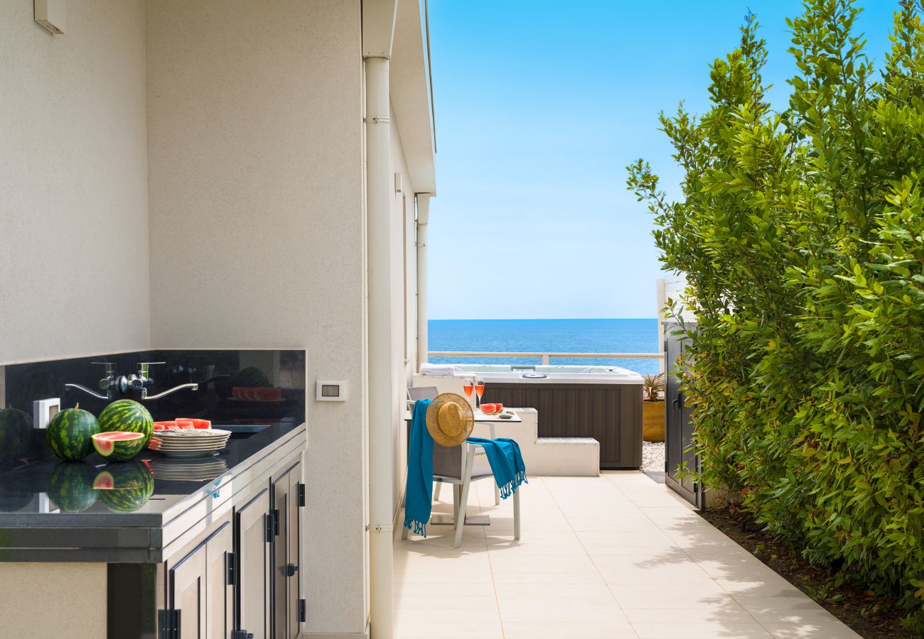 Villa a Noto - Splendida villa con jacuzzi e vista mare a Lido di Noto