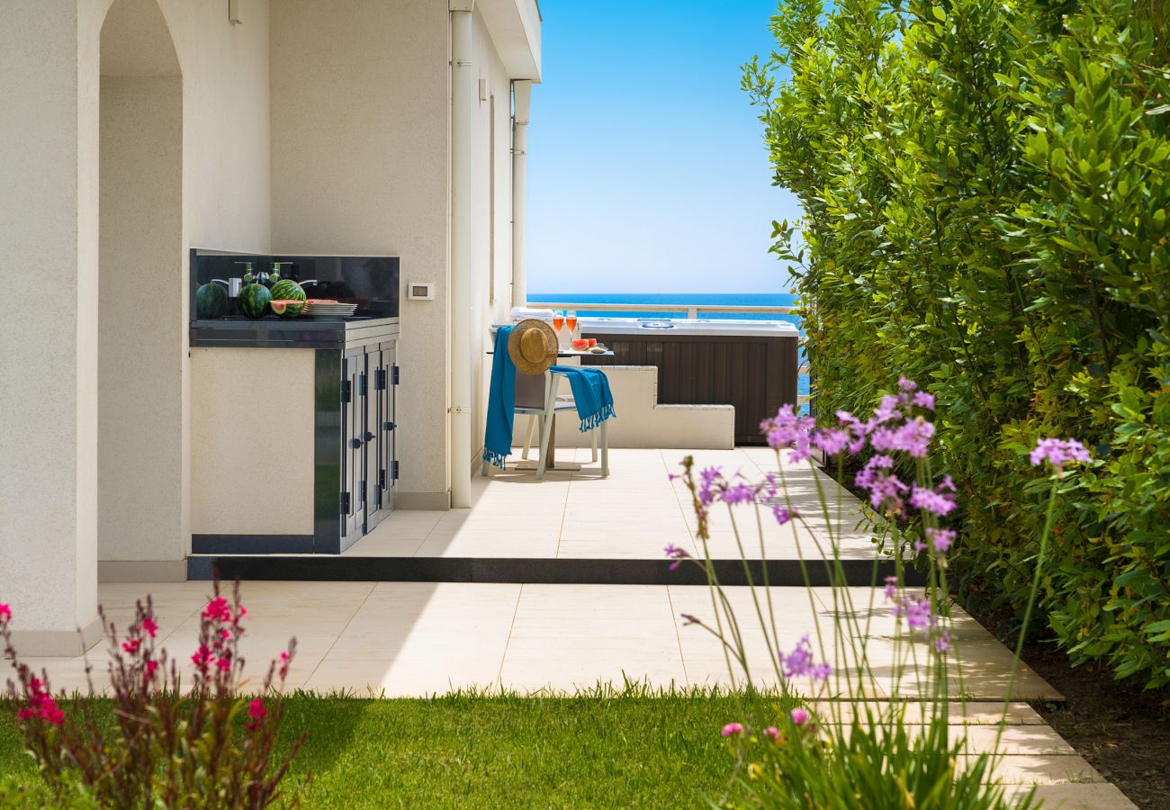 Villa a Noto - Splendida villa con jacuzzi e vista mare a Lido di Noto