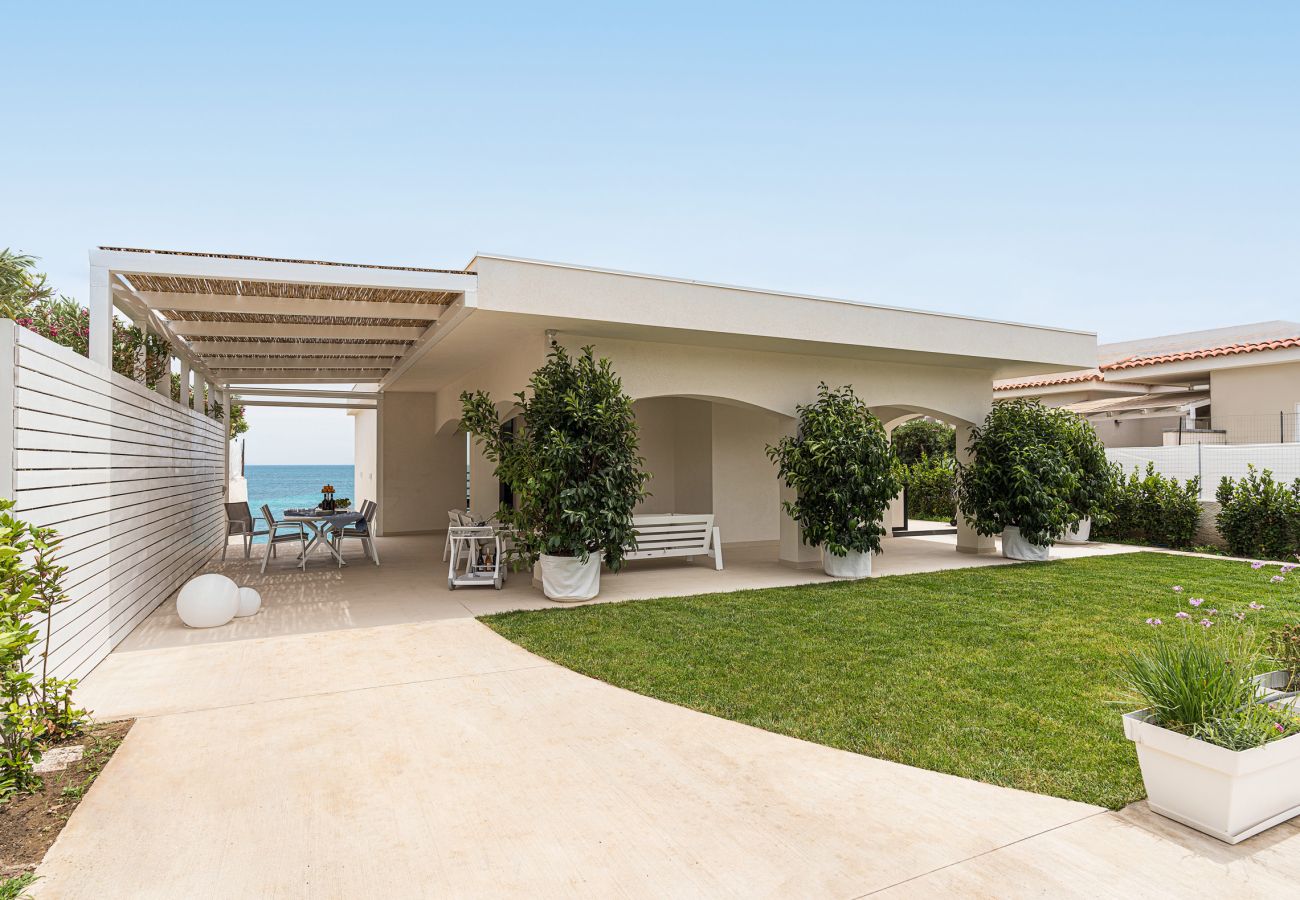 Villa a Noto - Splendida villa con jacuzzi e vista mare a Lido di Noto