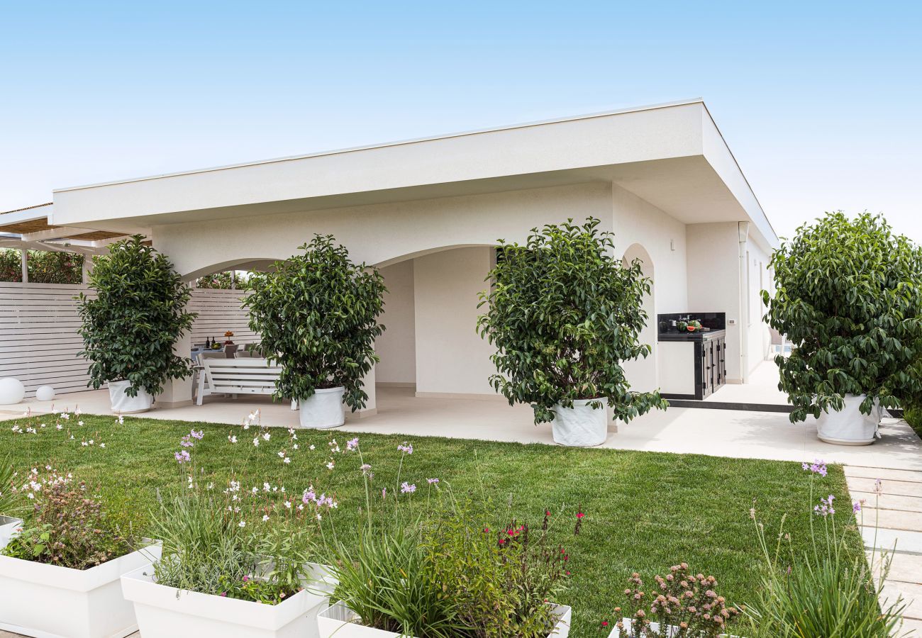 Villa a Noto - Splendida villa con jacuzzi e vista mare a Lido di Noto