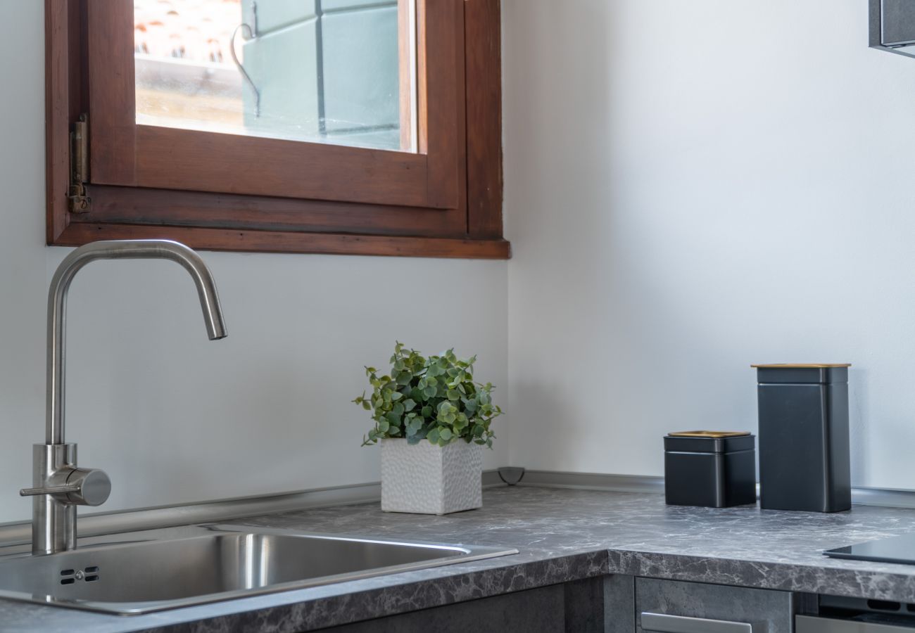 Appartamento a Santa Croce - Bright Apartment on Venetian Roofs R&R