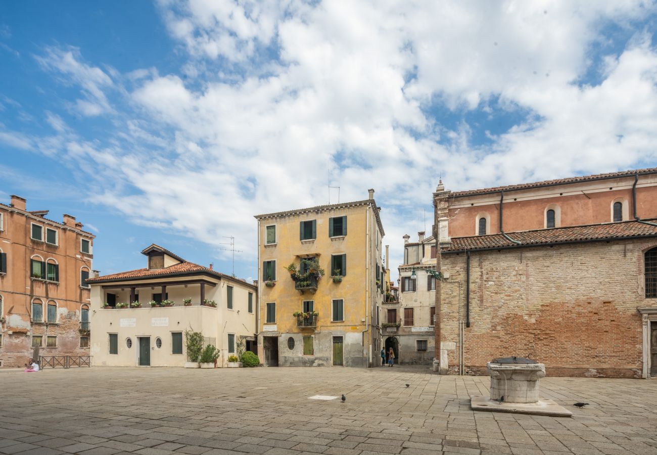 Appartamento a Santa Croce - Bright Apartment on Venetian Roofs R&R