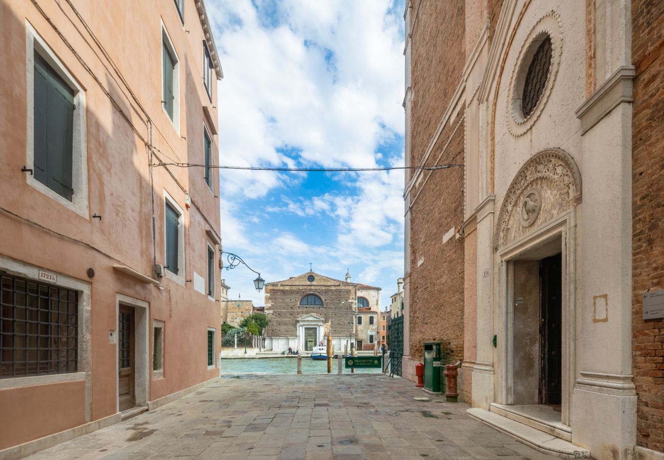 Appartamento a Santa Croce - Bright Apartment on Venetian Roofs R&R