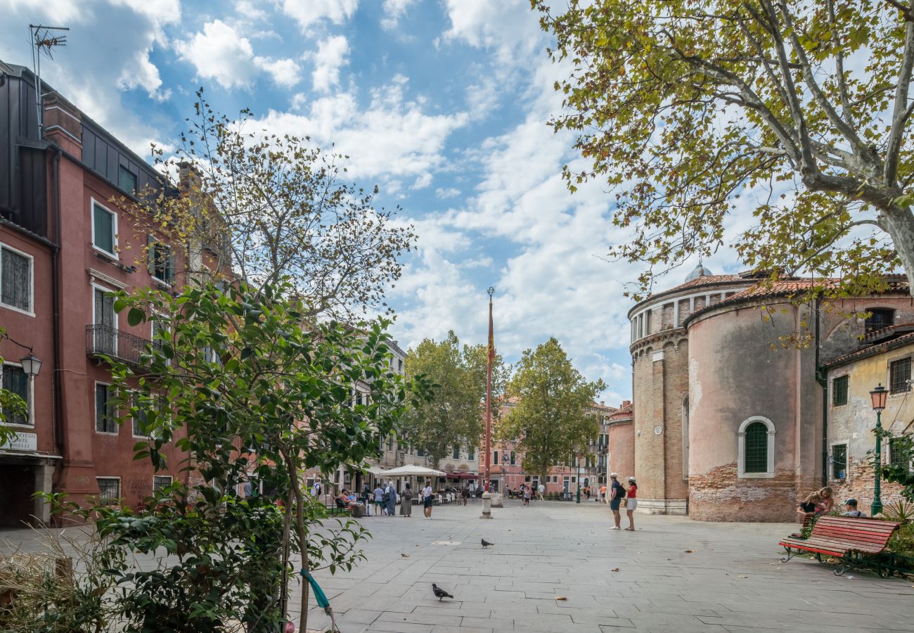 Appartamento a Santa Croce - Bright Apartment on Venetian Roofs R&R