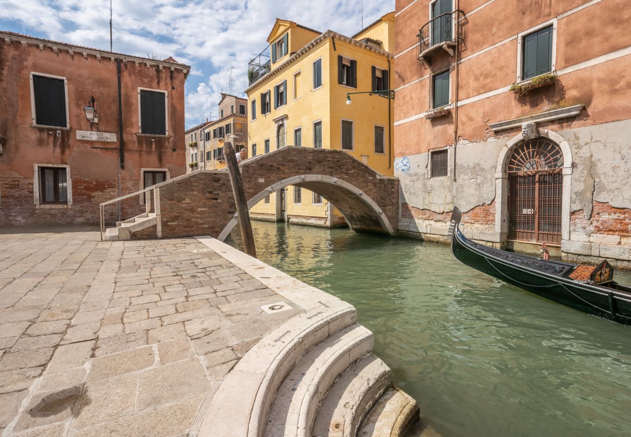 Appartamento a Santa Croce - Bright Apartment on Venetian Roofs R&R