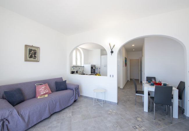 Casa a Praiano - La Dimora di Euribia - Sospesa tra cielo e mare  Casa a Praiano - La Dimora di Euribia - Sospesa tra cielo e mare
