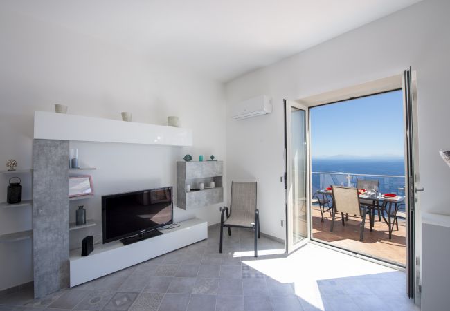 Casa a Praiano - La Dimora di Euribia - Sospesa tra cielo e mare  Casa a Praiano - La Dimora di Euribia - Sospesa tra cielo e mare