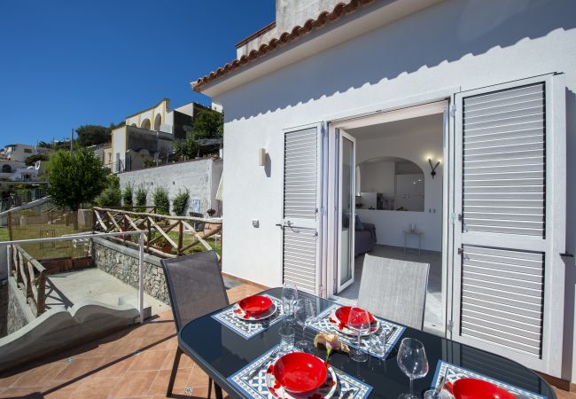 Casa a Praiano - La Dimora di Euribia - Sospesa tra cielo e mare  Casa a Praiano - La Dimora di Euribia - Sospesa tra cielo e mare