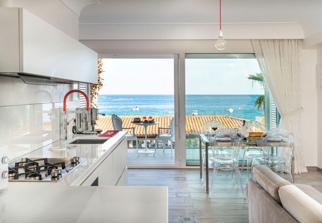 Appartamento a Letojanni - Appartamento con terrazza fronte mare a Letojanni Appartamento a Letojanni - Appartamento con terrazza fronte mare a Letojanni