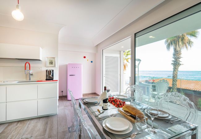 Appartamento a Letojanni - Appartamento con terrazza fronte mare a Letojanni Appartamento a Letojanni - Appartamento con terrazza fronte mare a Letojanni