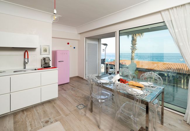 Appartamento a Letojanni - Appartamento con terrazza fronte mare a Letojanni Appartamento a Letojanni - Appartamento con terrazza fronte mare a Letojanni