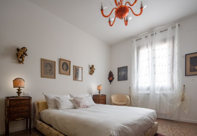  a Venezia - Tiepolo Apartment in the Biennale District R&R
