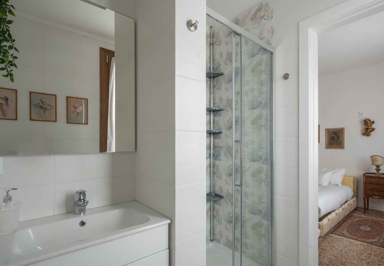 Appartamento a Venezia - Tiepolo Apartment in the Biennale District R&R