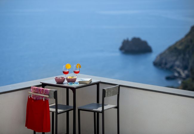 Casa a Praiano - Casa Madonna Del Mare- Villetta vista mare, a pochi passi dalla spiaggia  Casa a Praiano - Casa Madonna Del Mare- Villetta vista mare, a pochi passi dalla spiaggia
