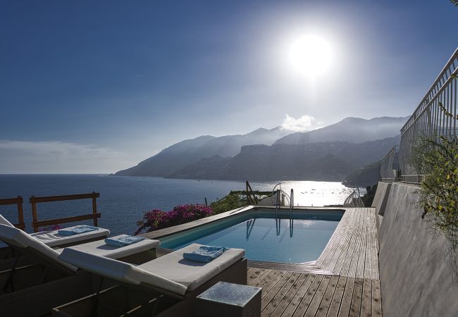 Villa a Maiori - Luxury Villa Vittoria- Villa con giardino, piscina e jacuzzi vista mare  Villa a Maiori - Luxury Villa Vittoria- Villa con giardino, piscina e jacuzzi vista mare