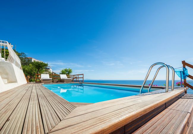 Villa a Maiori - Luxury Villa Vittoria- Villa con giardino, piscina e jacuzzi vista mare  Villa a Maiori - Luxury Villa Vittoria- Villa con giardino, piscina e jacuzzi vista mare