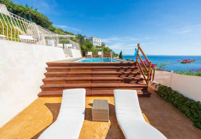 Villa a Maiori - Luxury Villa Vittoria- Villa con giardino, piscina e jacuzzi vista mare  Villa a Maiori - Luxury Villa Vittoria- Villa con giardino, piscina e jacuzzi vista mare