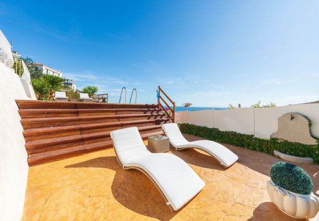 Villa a Maiori - Luxury Villa Vittoria- Villa con giardino, piscina e jacuzzi vista mare  Villa a Maiori - Luxury Villa Vittoria- Villa con giardino, piscina e jacuzzi vista mare