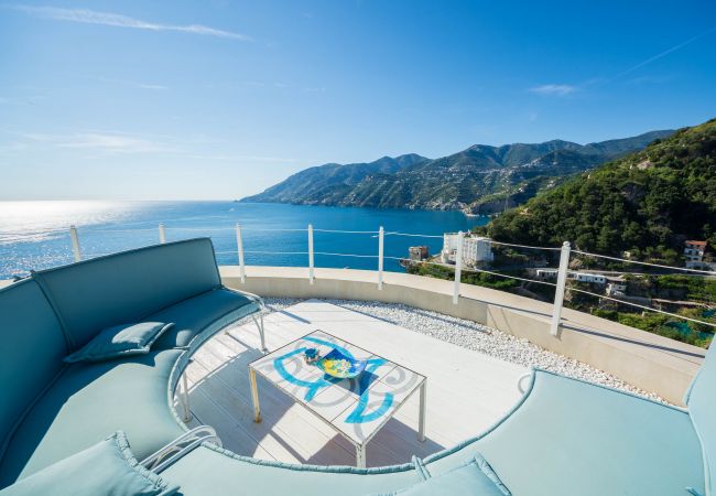 Villa a Maiori - Luxury Villa Vittoria- Villa con giardino, piscina e jacuzzi vista mare  Villa a Maiori - Luxury Villa Vittoria- Villa con giardino, piscina e jacuzzi vista mare