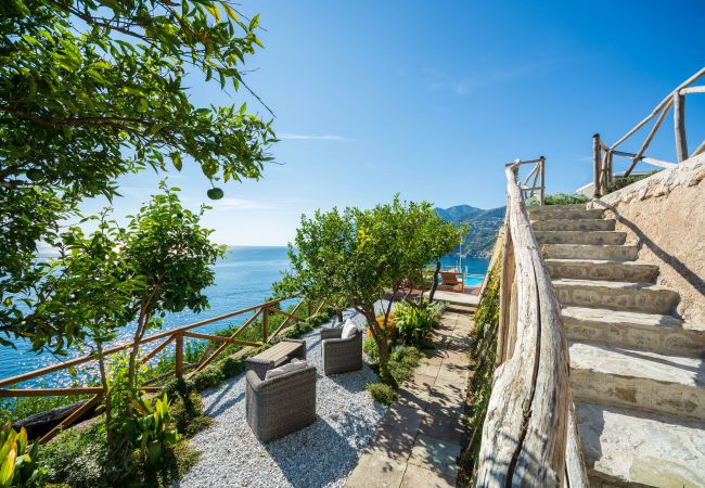 Villa a Maiori - Luxury Villa Vittoria- Villa con giardino, piscina e jacuzzi vista mare  Villa a Maiori - Luxury Villa Vittoria- Villa con giardino, piscina e jacuzzi vista mare