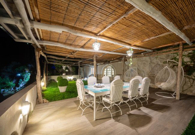 Villa a Maiori - Luxury Villa Vittoria- Villa con giardino, piscina e jacuzzi vista mare  Villa a Maiori - Luxury Villa Vittoria- Villa con giardino, piscina e jacuzzi vista mare
