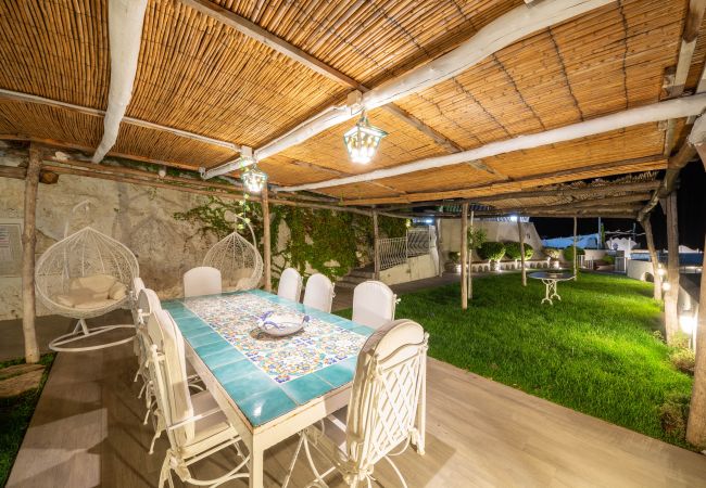 Villa a Maiori - Luxury Villa Vittoria- Villa con giardino, piscina e jacuzzi vista mare  Villa a Maiori - Luxury Villa Vittoria- Villa con giardino, piscina e jacuzzi vista mare