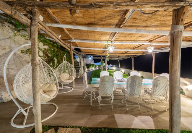 Villa a Maiori - Luxury Villa Vittoria- Villa con giardino, piscina e jacuzzi vista mare  Villa a Maiori - Luxury Villa Vittoria- Villa con giardino, piscina e jacuzzi vista mare