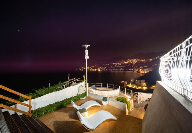 Villa a Maiori - Luxury Villa Vittoria- Villa con giardino, piscina e jacuzzi vista mare  Villa a Maiori - Luxury Villa Vittoria- Villa con giardino, piscina e jacuzzi vista mare