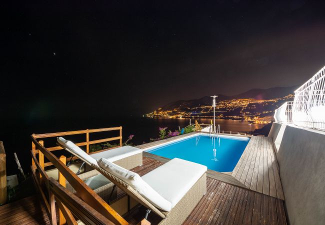 Villa a Maiori - Luxury Villa Vittoria- Villa con giardino, piscina e jacuzzi vista mare  Villa a Maiori - Luxury Villa Vittoria- Villa con giardino, piscina e jacuzzi vista mare