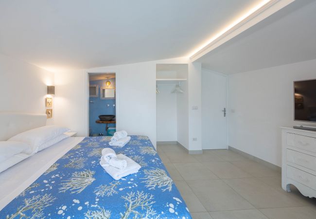Villa a Maiori - Luxury Villa Vittoria- Villa con giardino, piscina e jacuzzi vista mare  Villa a Maiori - Luxury Villa Vittoria- Villa con giardino, piscina e jacuzzi vista mare