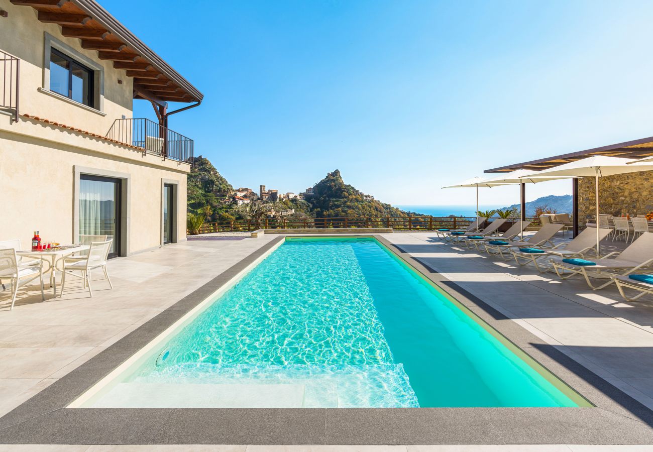 Villa a Savoca - Esclusiva villa con piscina a pochi KM da Taormina