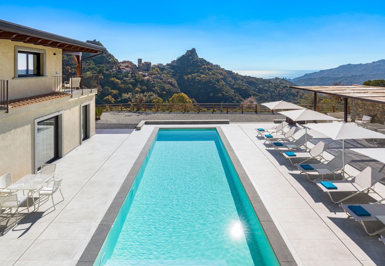 Villa a Savoca - Esclusiva villa con piscina a pochi KM da Taormina