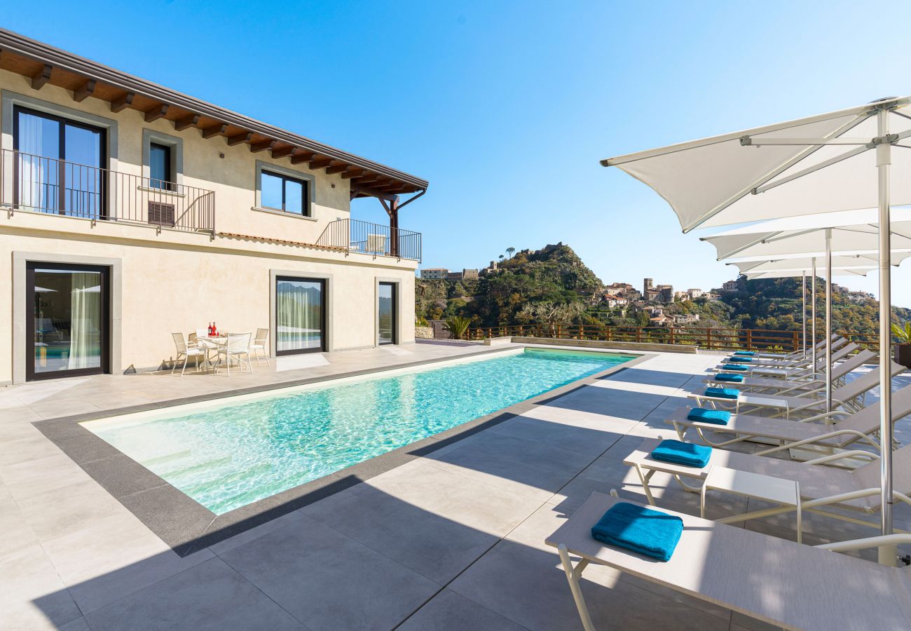 Villa a Savoca - Esclusiva villa con piscina a pochi KM da Taormina