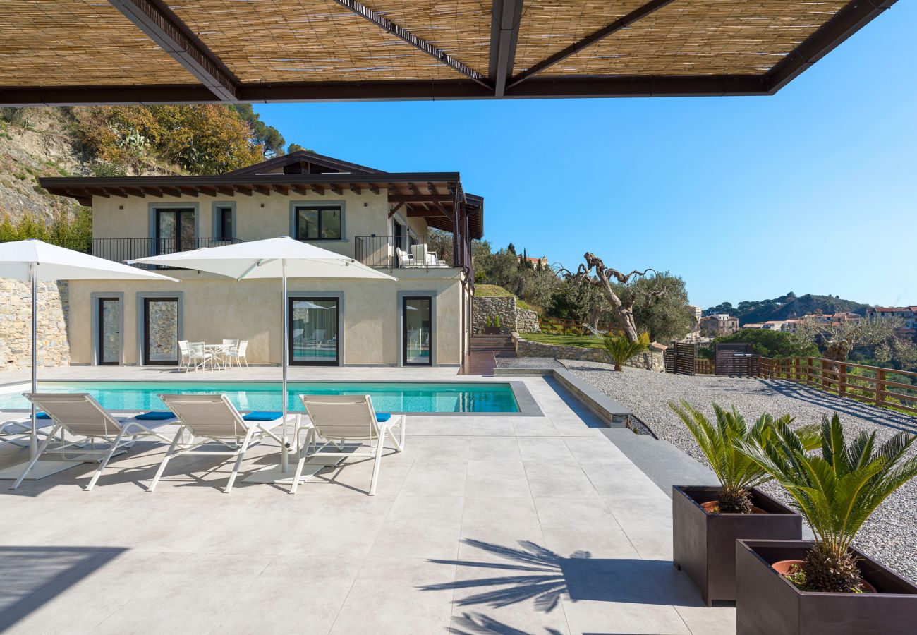 Villa a Savoca - Esclusiva villa con piscina a pochi KM da Taormina