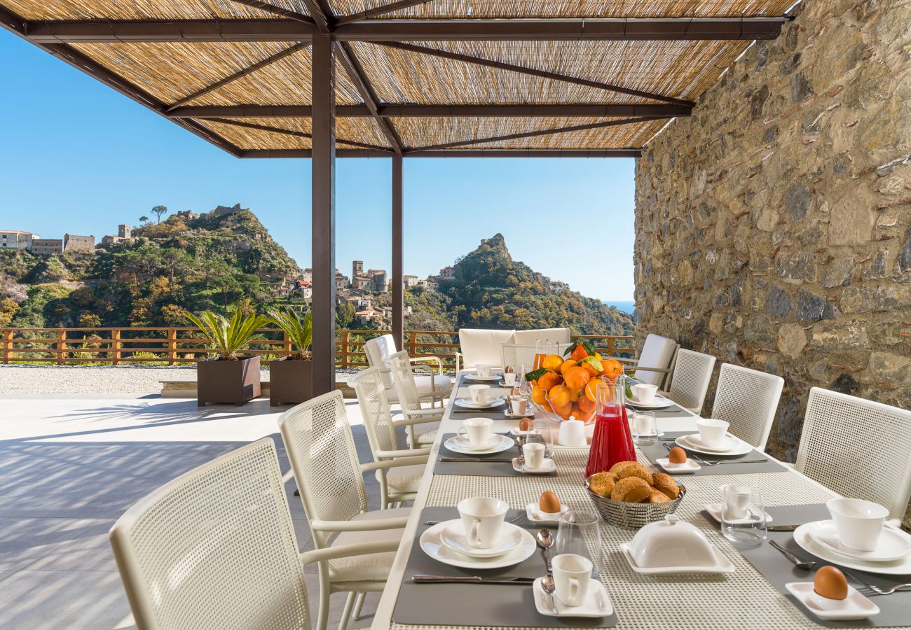 Villa a Savoca - Esclusiva villa con piscina a pochi KM da Taormina