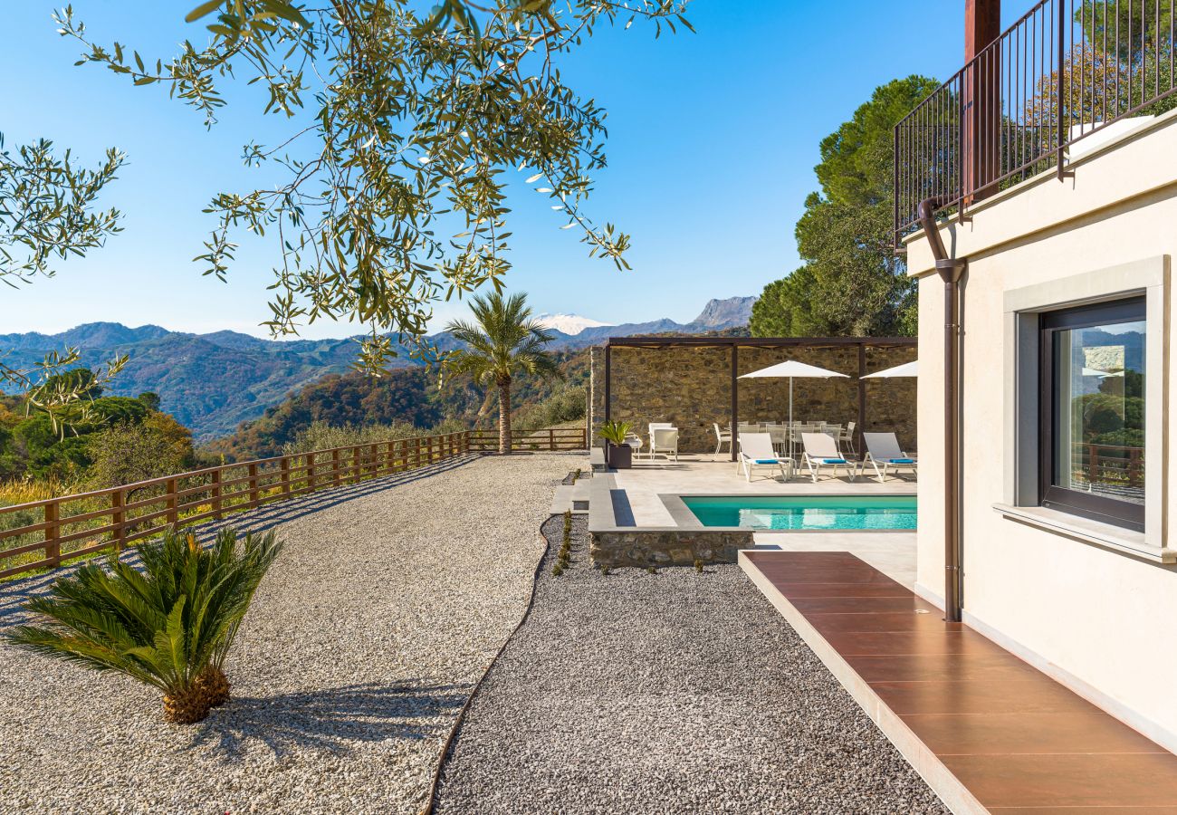 Villa a Savoca - Esclusiva villa con piscina a pochi KM da Taormina
