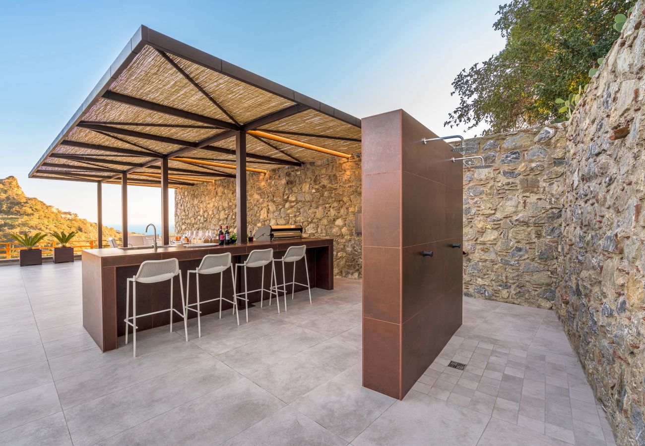 Villa a Savoca - Esclusiva villa con piscina a pochi KM da Taormina