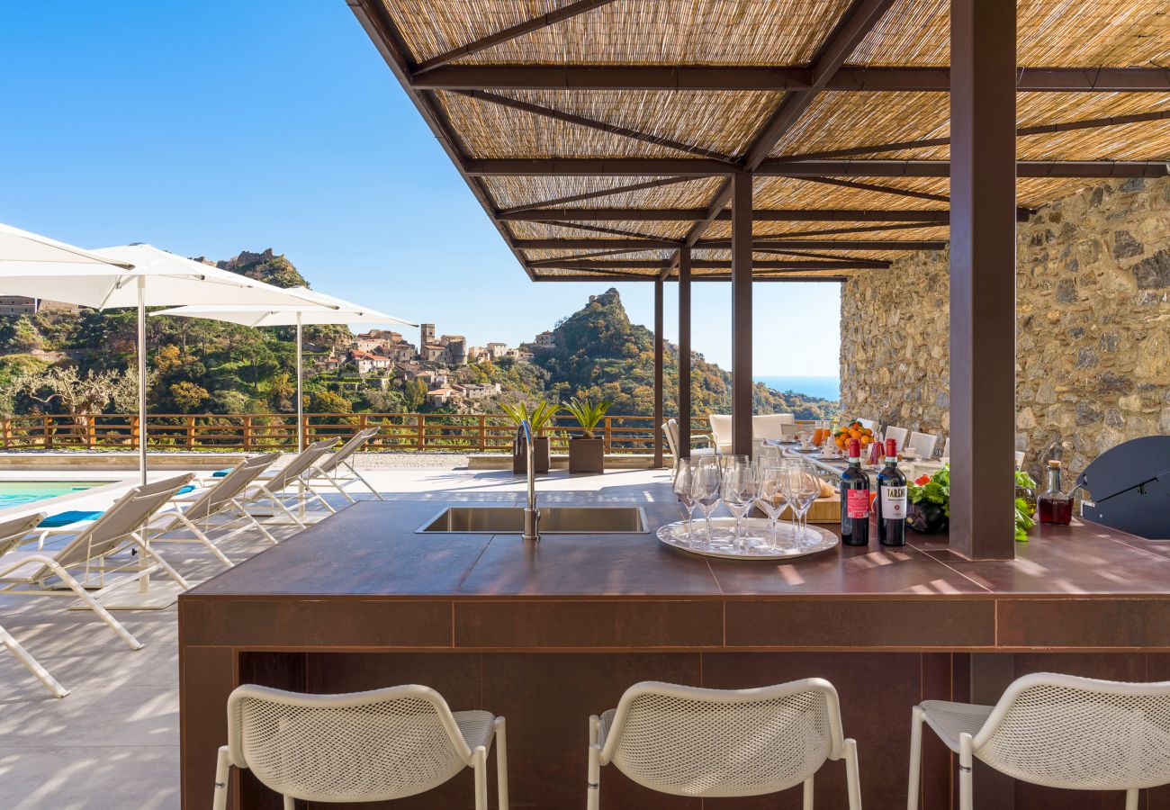 Villa a Savoca - Esclusiva villa con piscina a pochi KM da Taormina