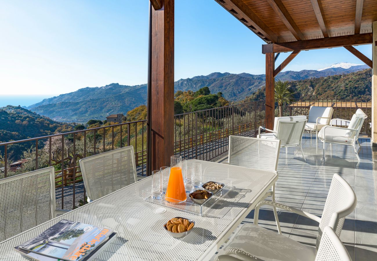 Villa a Savoca - Esclusiva villa con piscina a pochi KM da Taormina