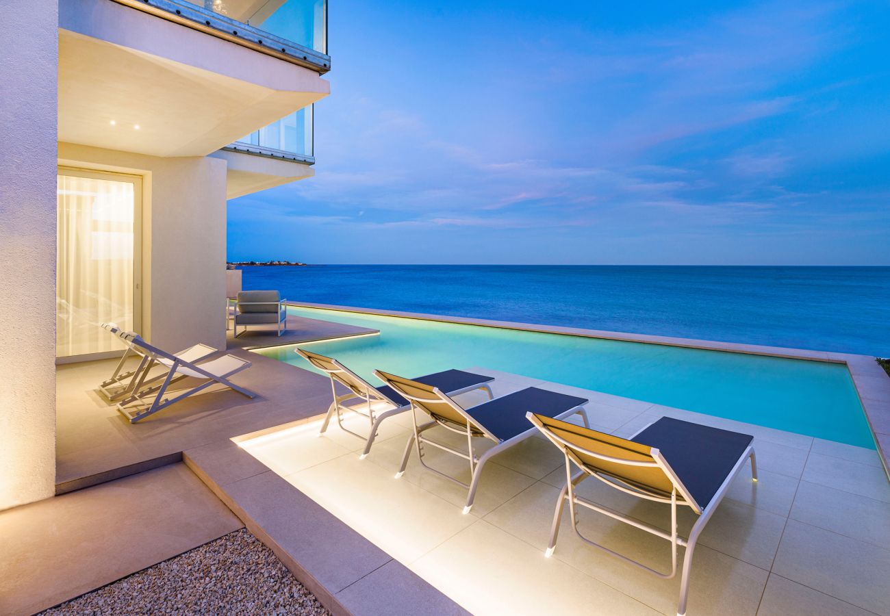 Villa a Noto - Villa di lusso con piscina fronte mare a Lido di Noto