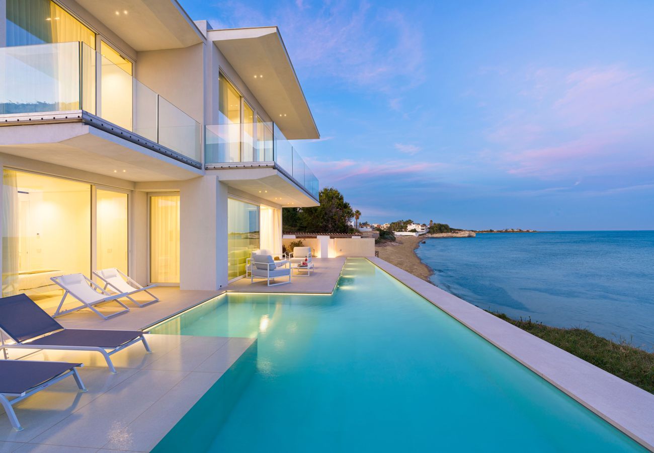 Villa a Noto - Villa di lusso con piscina fronte mare a Lido di Noto