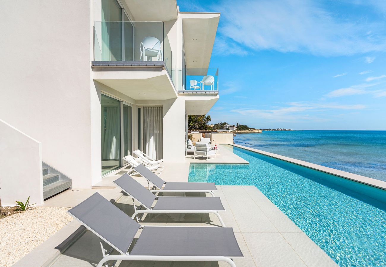 Villa a Noto - Villa di lusso con piscina fronte mare a Lido di Noto