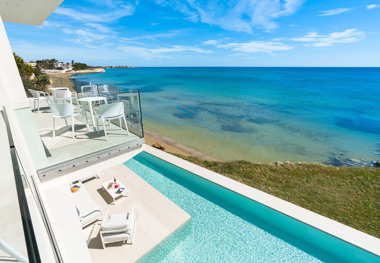 Villa a Noto - Villa di lusso con piscina fronte mare a Lido di Noto