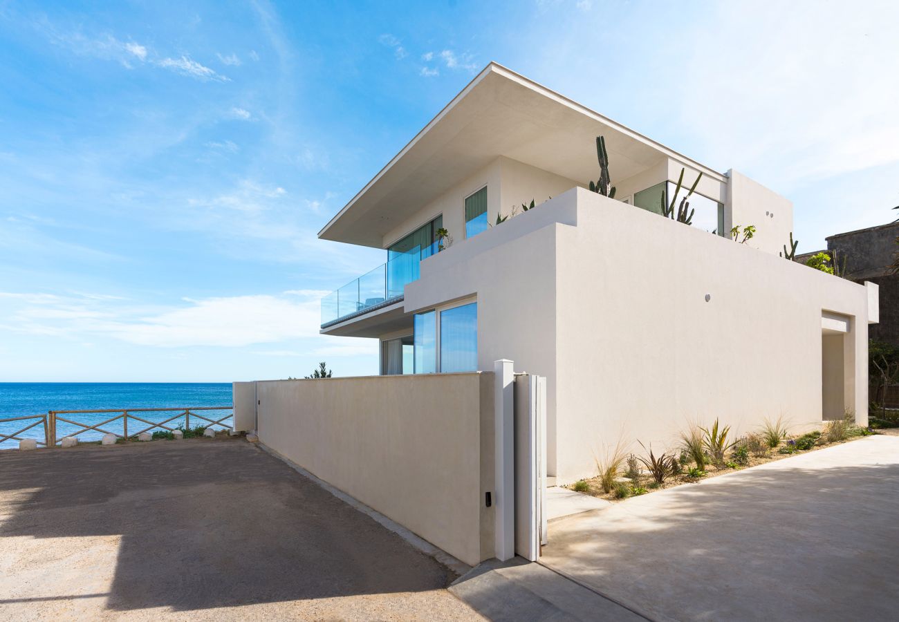 Villa a Noto - Villa di lusso con piscina fronte mare a Lido di Noto