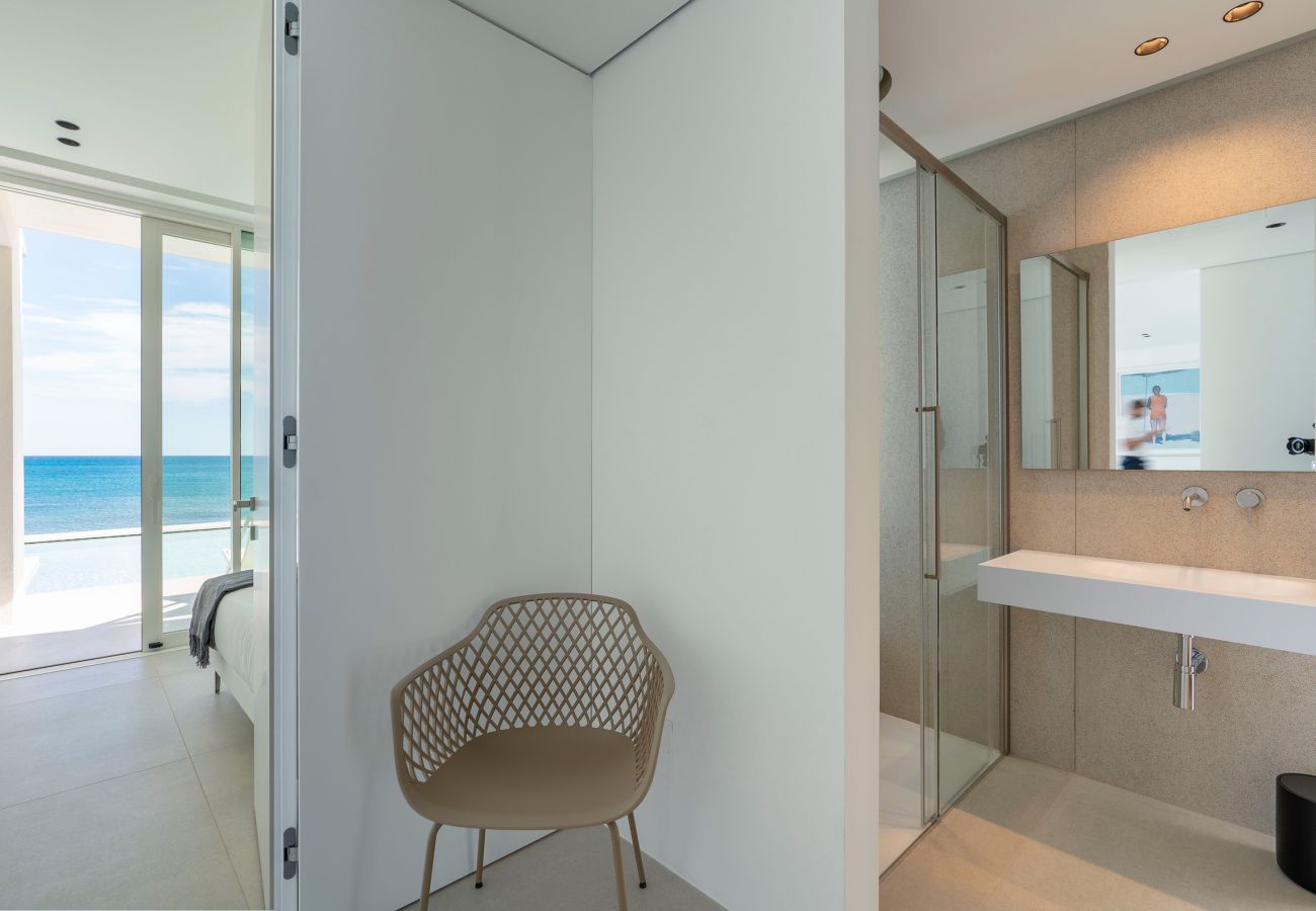 Villa a Noto - Villa di lusso con piscina fronte mare a Lido di Noto